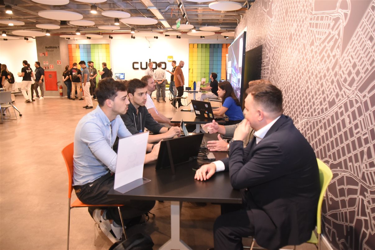 Carlos Jacobina, do Novotel Itu, Cássio Garkalins e Enzo Arns, da GKS