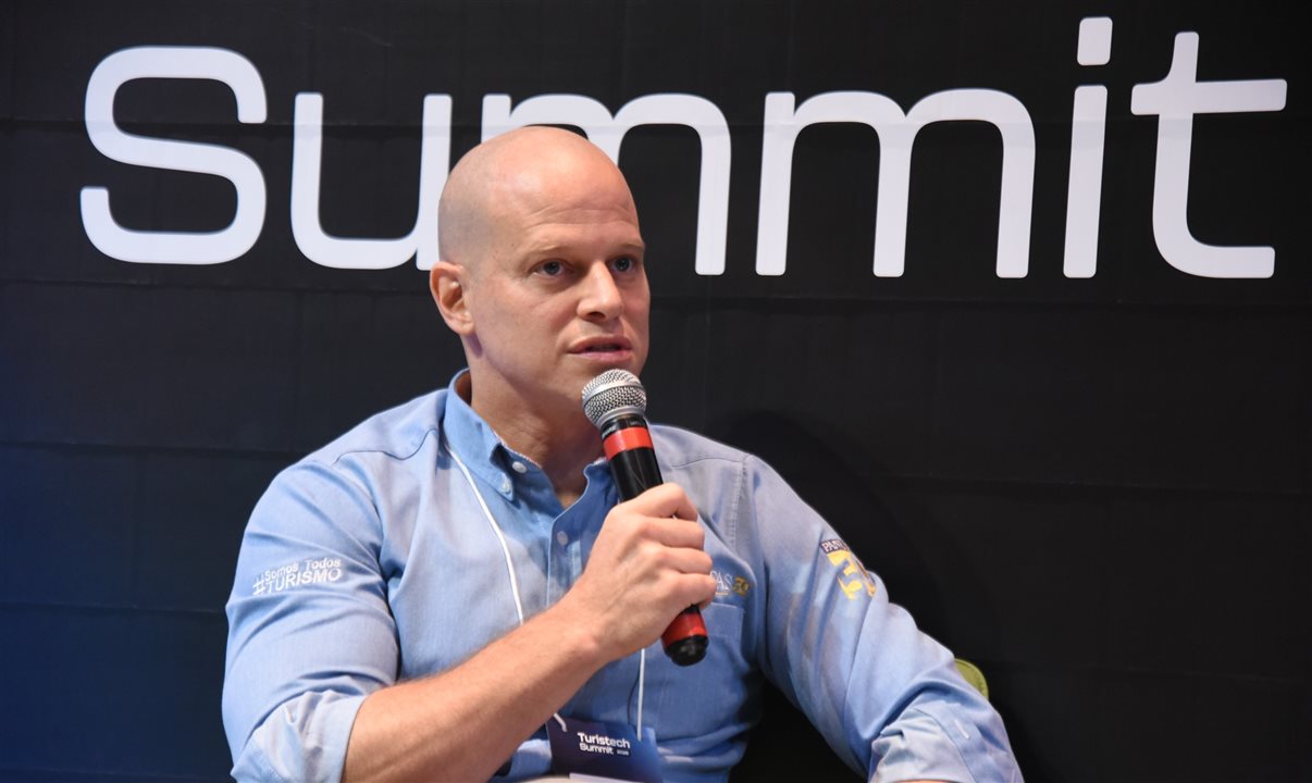 José Guilherme Alcorta, CEO da PANROTAS, mediou o painel