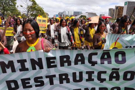 Brasília (DF) 08/04/2025 Indígenas de várias etnias participantes do Acampamento Terra Livre (ATL), fazem marcha no Eixo Monumental de Brasília   Foto: Fabio Rodrigues-Pozzebom/ Agência Brasil