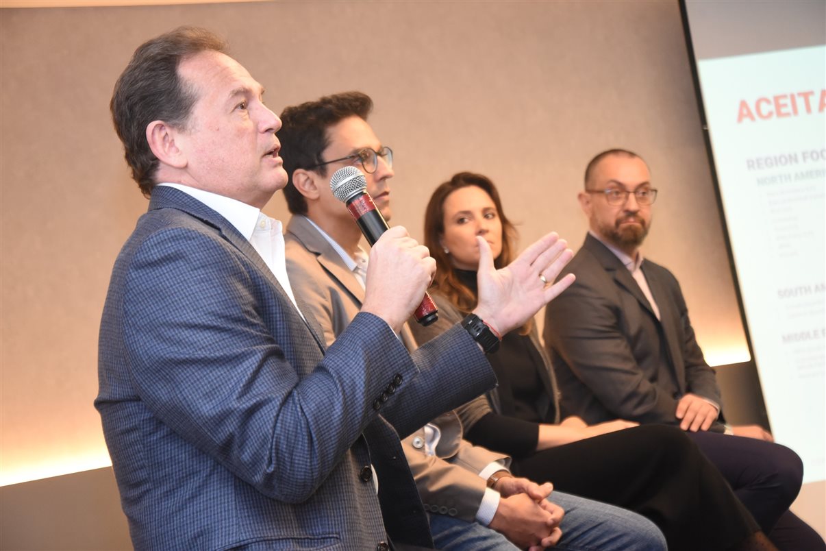 Marcelo Sacchitiello, da Rextur Advance, e Karina Fioranelli, do Sabre