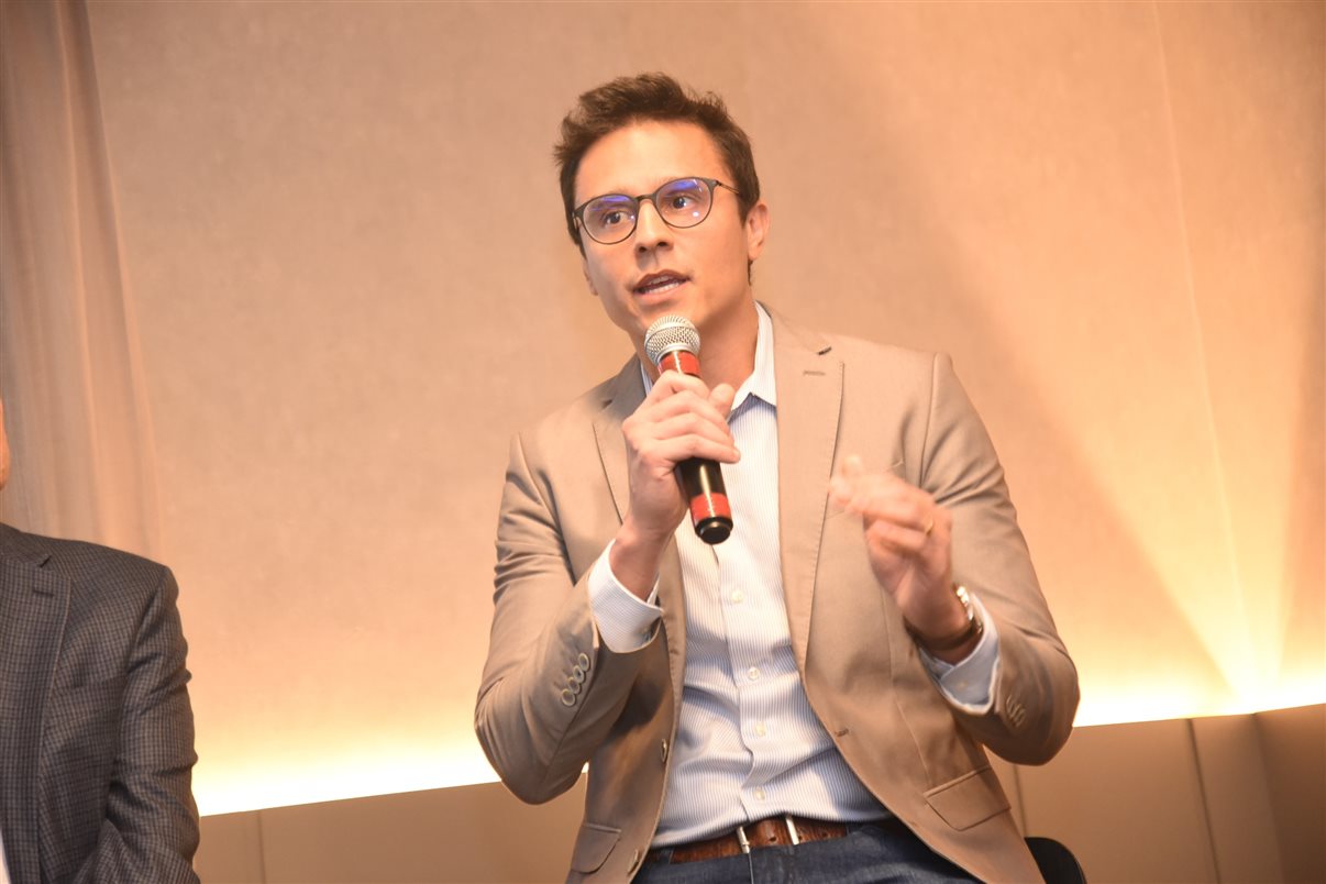 Marcelo Sacchitiello, da Rextur Advance, e Karina Fioranelli, do Sabre