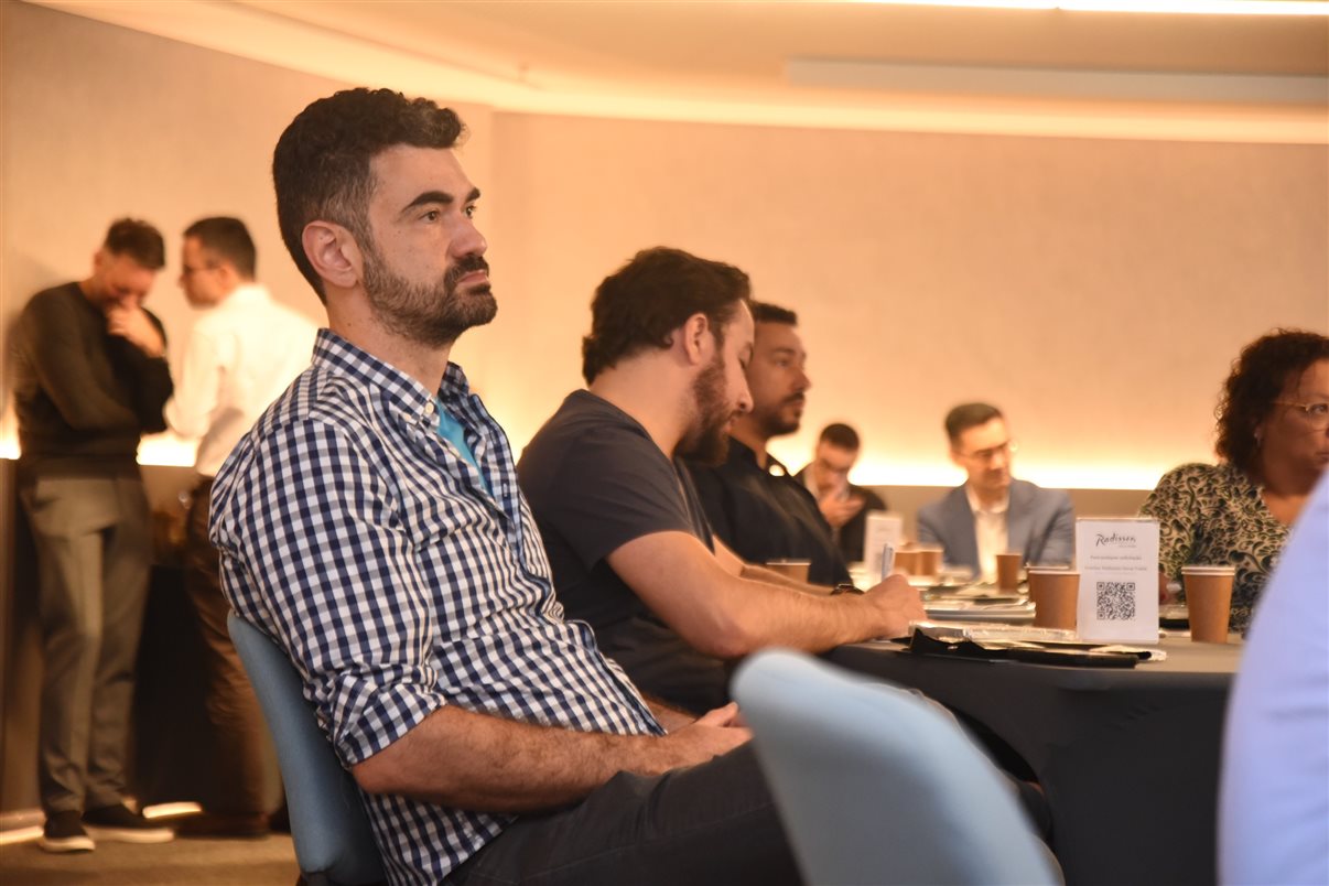 Marcelo Sacchitiello, da Rextur Advance, e Karina Fioranelli, do Sabre