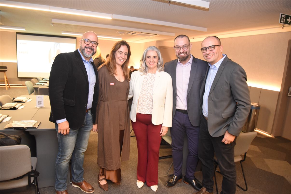 Marcelo Sacchitiello, da Rextur Advance, e Karina Fioranelli, do Sabre