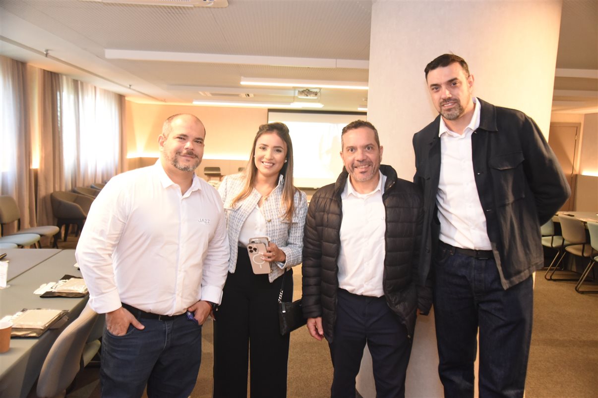 Marcelo Sacchitiello, da Rextur Advance, e Karina Fioranelli, do Sabre