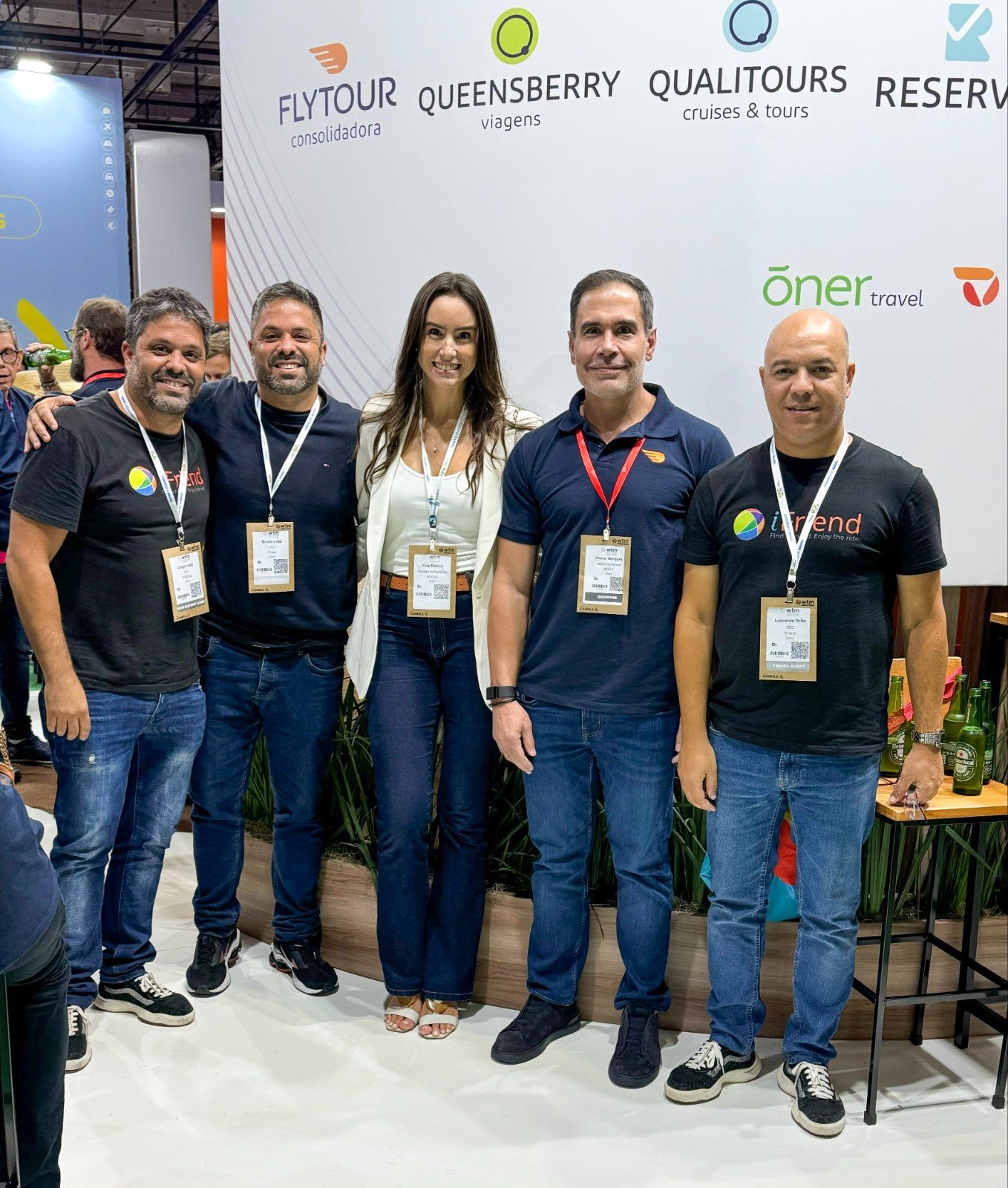 Diogo Leão e Bruno Leão, do iFriend, Vera Petrich, do Wooba, Flávio Marques, da BeFLy, e Leonardo Brito, do iFriend